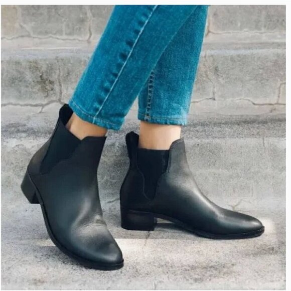 Soludos Marfa Black Leather Chelsea Ankle Bootie Size 5 NWOB - Picture 1 of 12